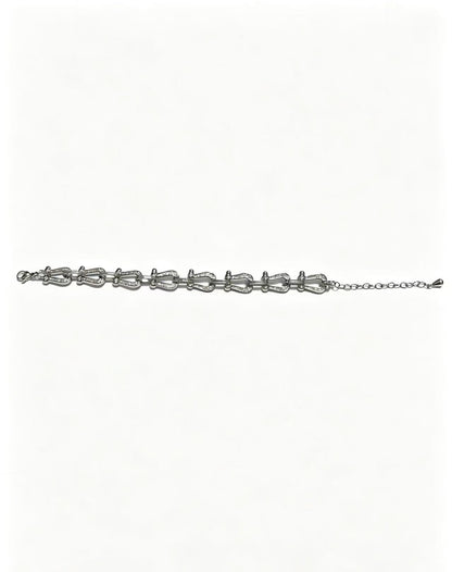 ¡®AuraJewelryDiamond-studded Horseshoe Bracelet