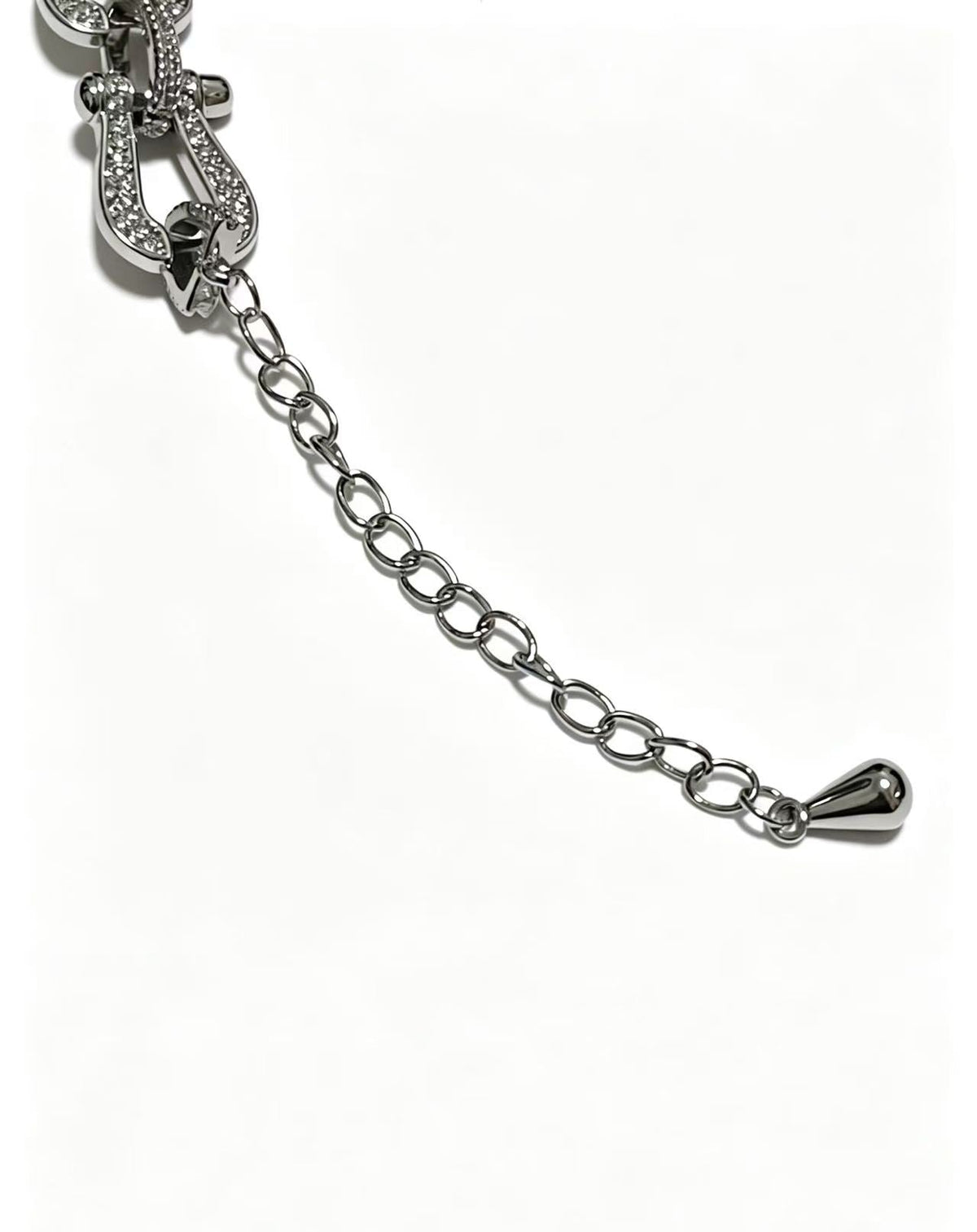 ¡®AuraJewelryDiamond-studded Horseshoe Bracelet