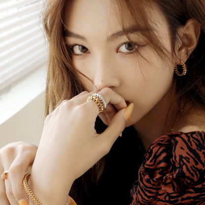 ¡®AuraJewelry¡¯CLASH SMALL HOOP EARRINGS