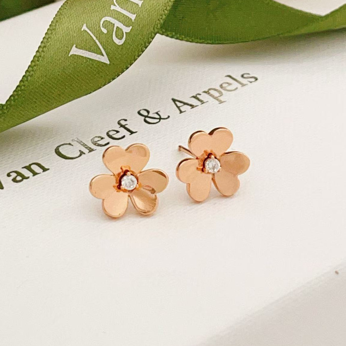 ¡®AuraJewelry¡¯FRIVOLE MINI FLOWER EARRINGS