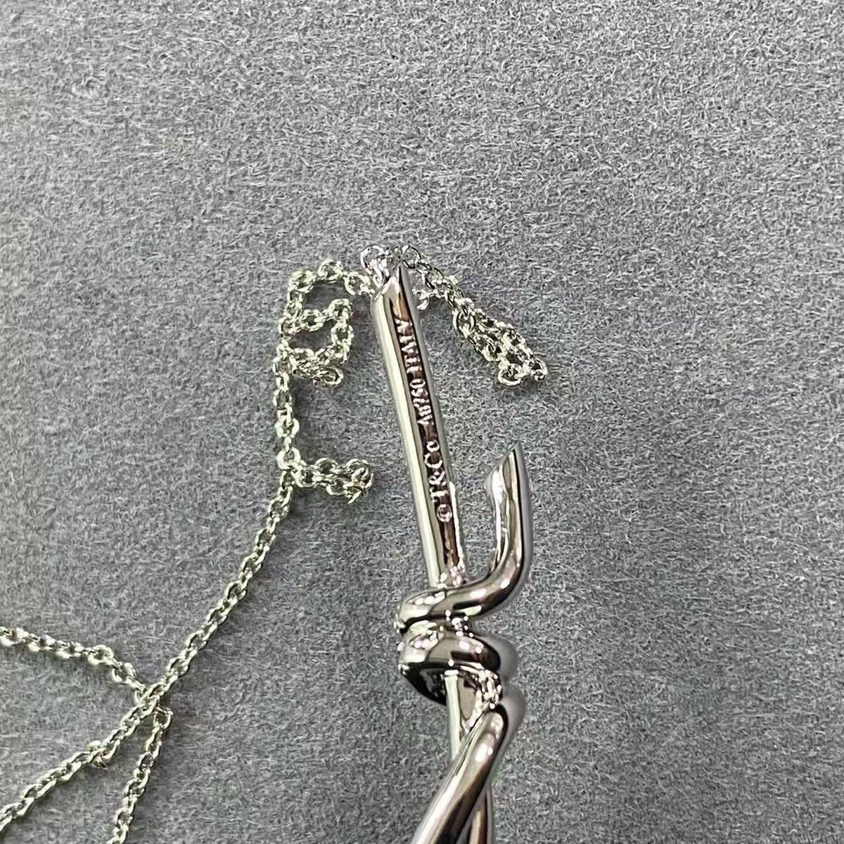 [AuraJewelry]T House Diamond-Studded Knot Necklace