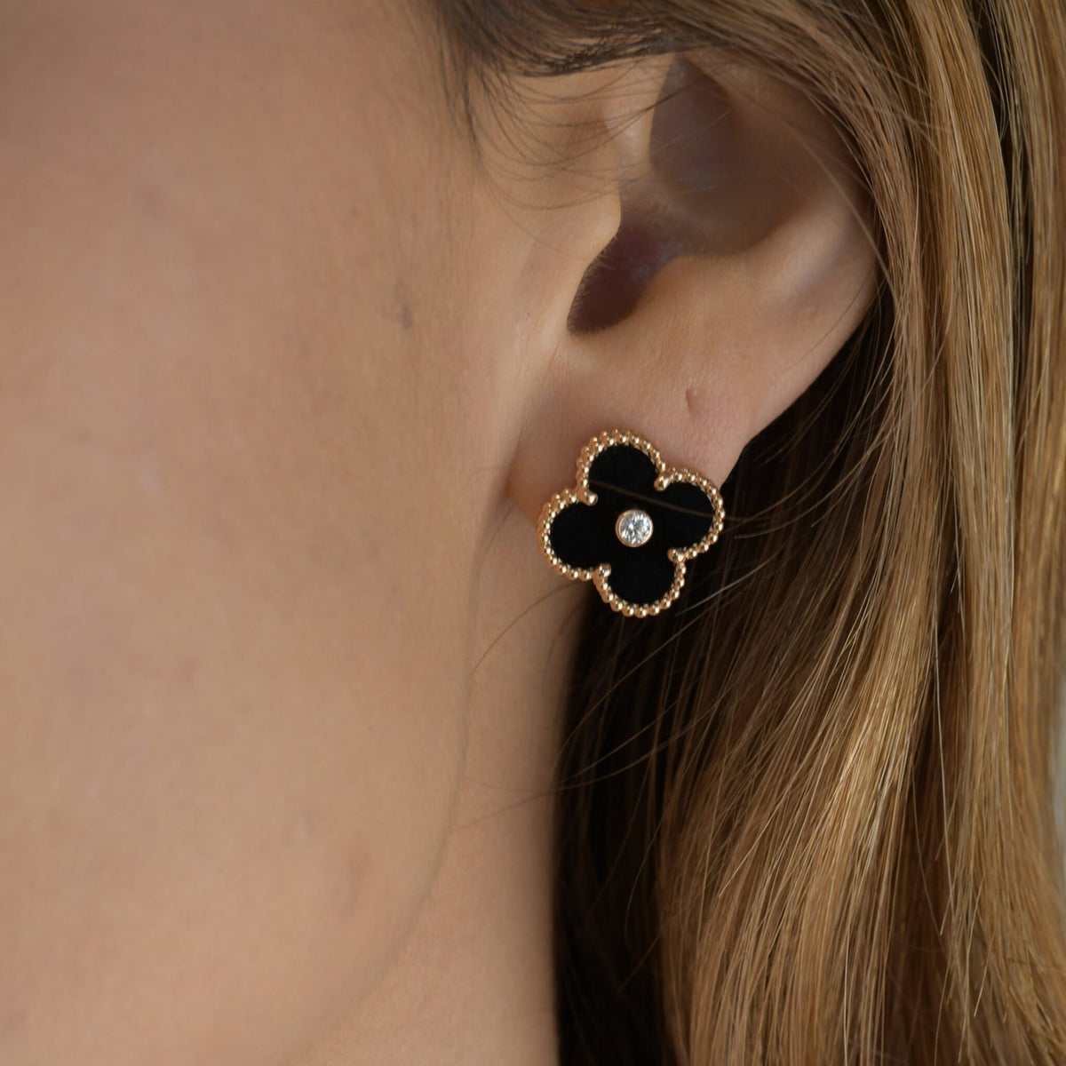 ¡®AuraJewelry¡¯CLOVER MEDIUM 1 MOTIFS ONYX DIAMOND EARRINGS