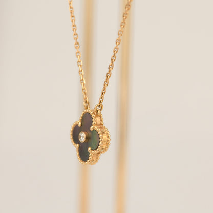 ¡®AuraJewelry¡¯CLOVER 15MM DIAMOND AND MOTHER-OF-GREY NECKLACE