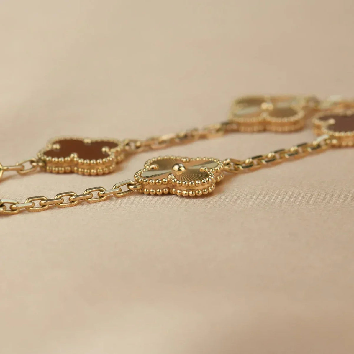 [AuraJewelry]New  CLOVER 5 MOTIF RED CORNELIAN BRACELET COLLECTION