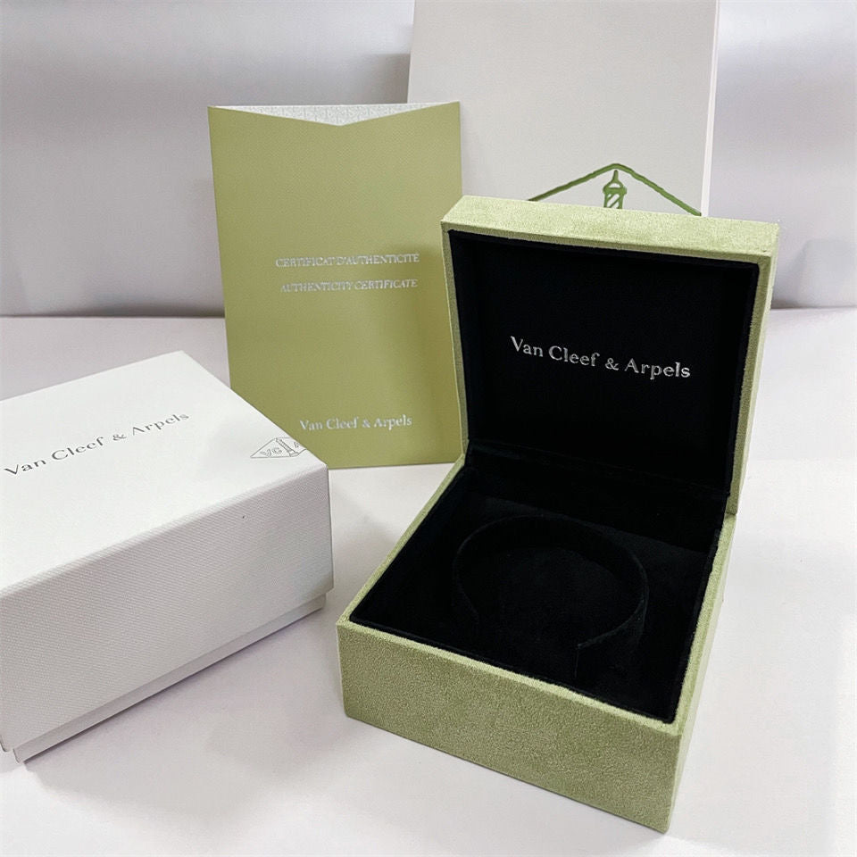 ¡®AuraJewelry¡¯VA CLOVER BRACELET NECKLACE RING BOX GIFT BAG