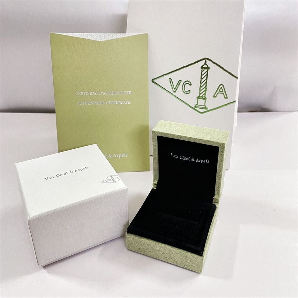 ¡®AuraJewelry¡¯VA CLOVER BRACELET NECKLACE RING BOX GIFT BAG