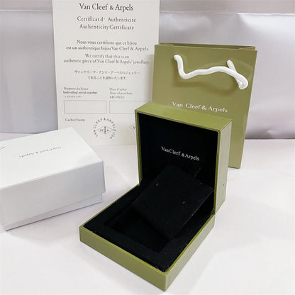 ¡®AuraJewelry¡¯VA CLOVER BRACELET NECKLACE RING BOX GIFT BAG