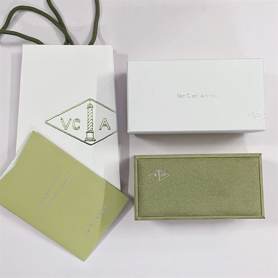 ¡®AuraJewelry¡¯VA CLOVER BRACELET NECKLACE RING BOX GIFT BAG
