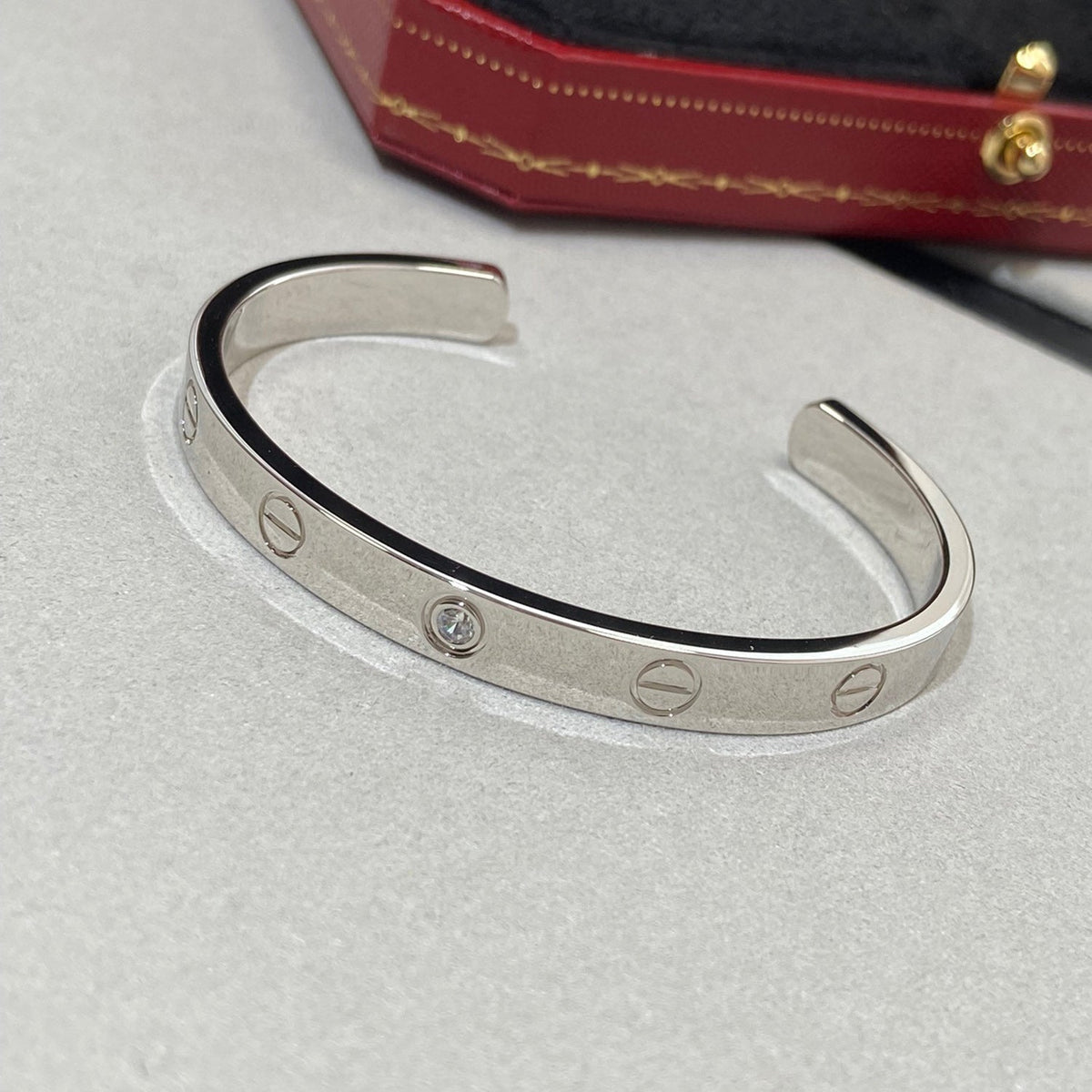¡®AuraJewelry¡¯LOVE BRACELET 6.1MM 1 DIAMOND OPEN CUFF