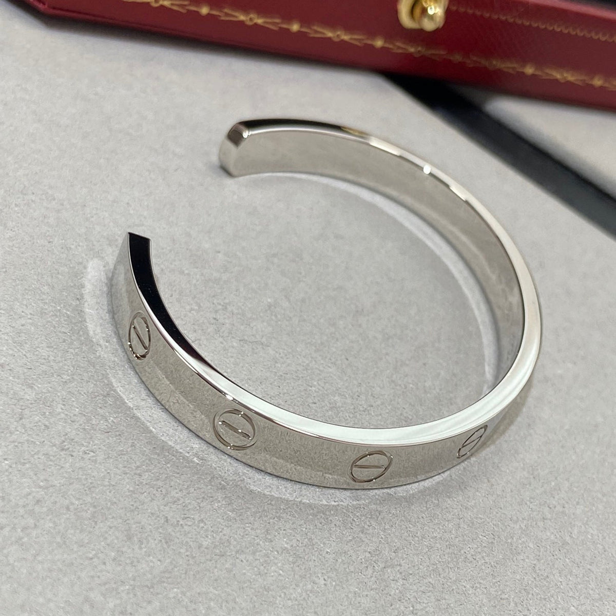 ¡®AuraJewelry¡¯LOVE BRACELET 6.1MM 1 DIAMOND OPEN CUFF
