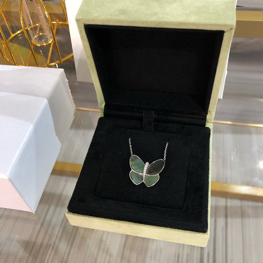 ¡®AuraJewelry¡¯LARGE BUTTERFLY SILVER PENDANT DIAMOND NECKLACE