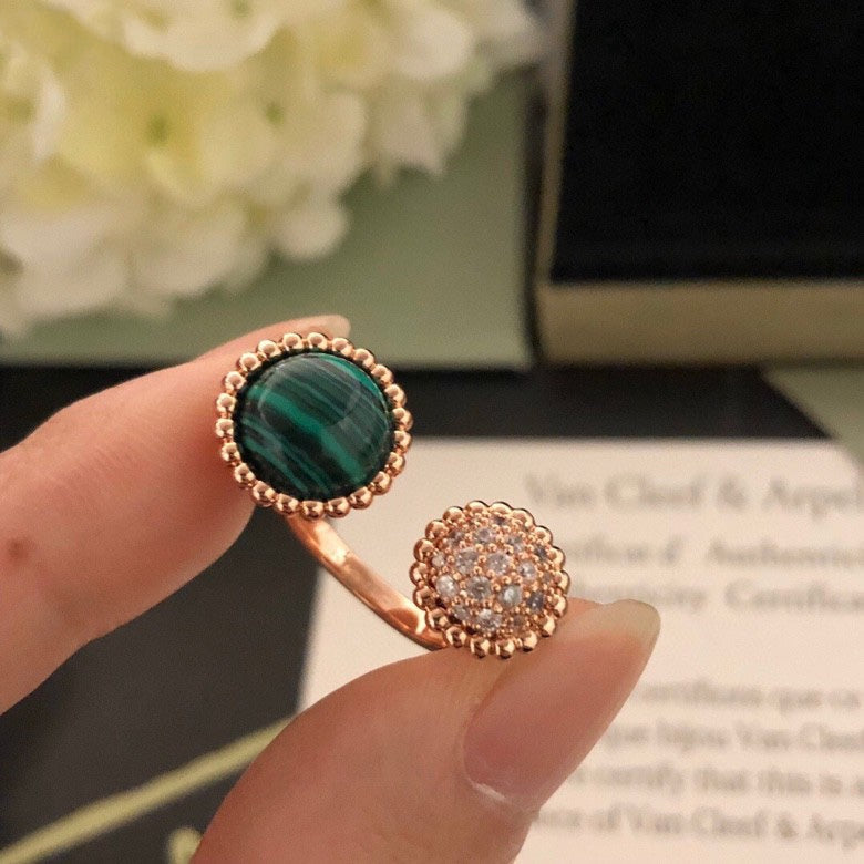 ¡®AuraJewelry¡¯PERLEE COULEURS DIAMOND ROSE GOLD BETWEEN THE FINGER RING