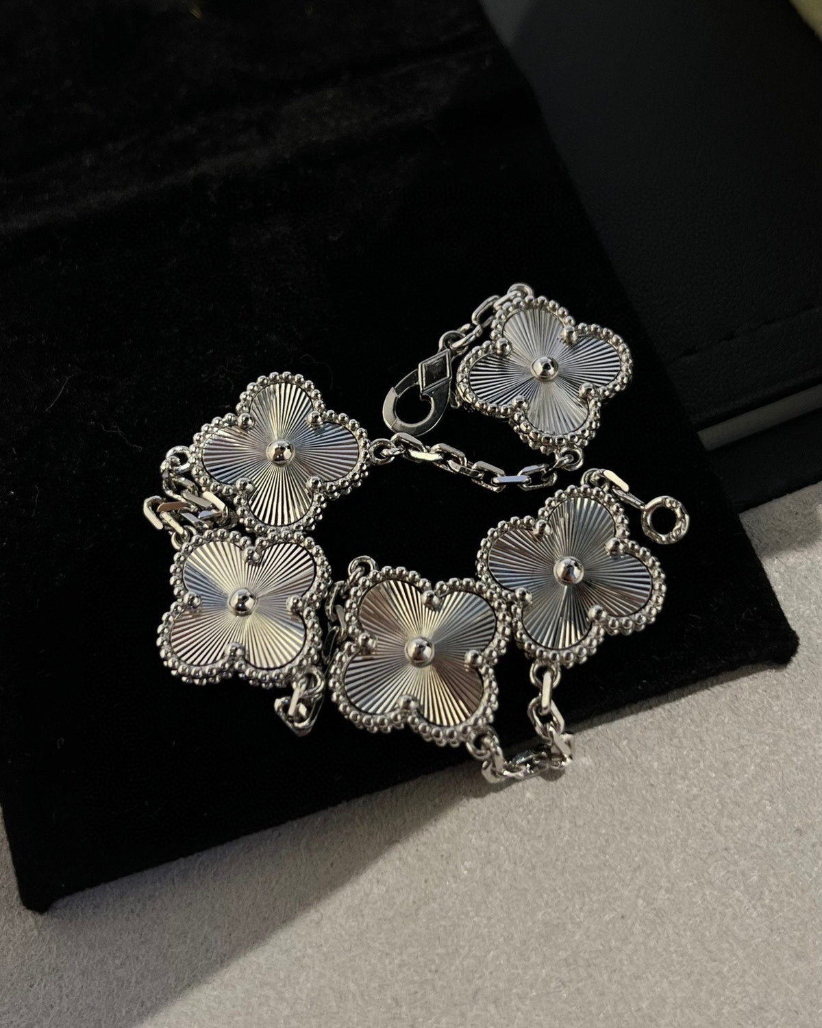 [AuraJewelry]New  CLOVER 5 MOTIF LASER BRACELET COLLECTION